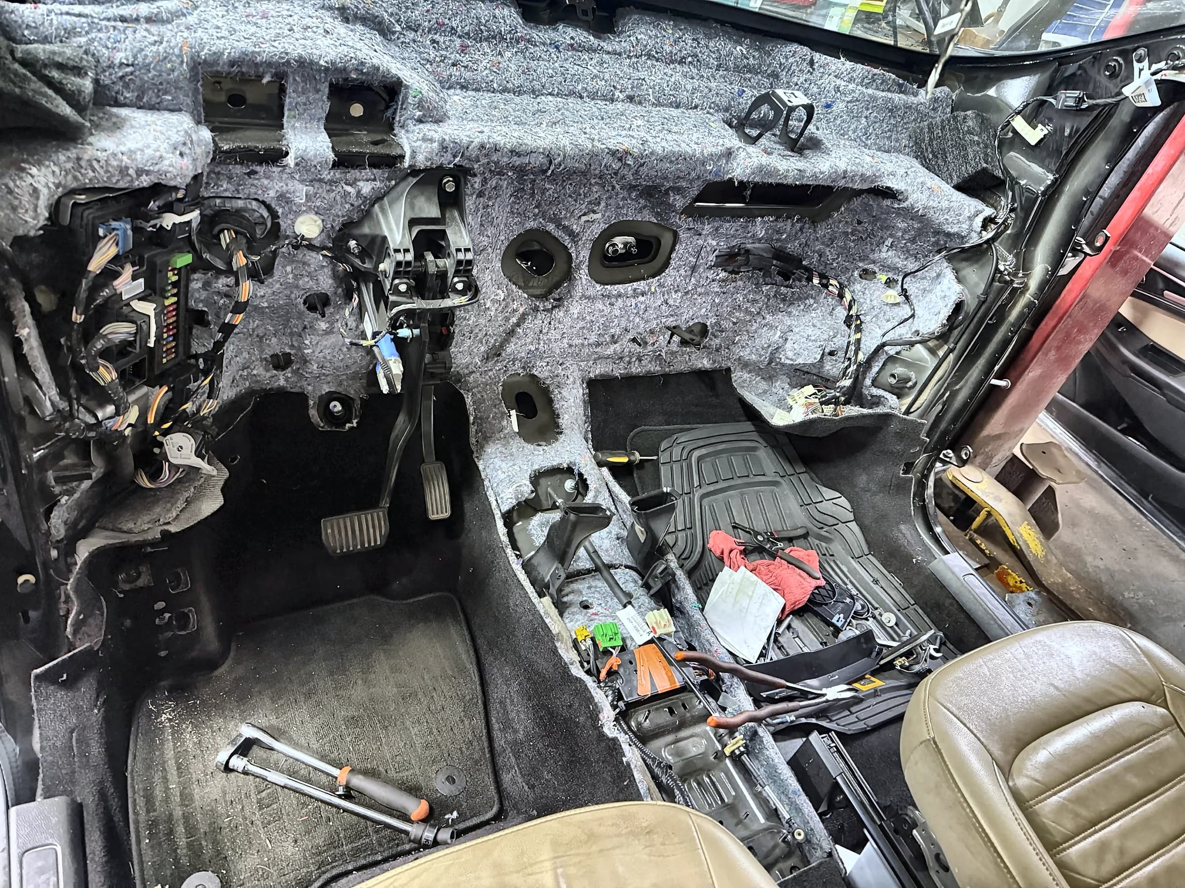 Moe's Garage - interior panels